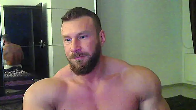 Snapshot of muscularkevin chatting on May 4, 3:32 am muscularkevin online show from May 4, 3:32 am