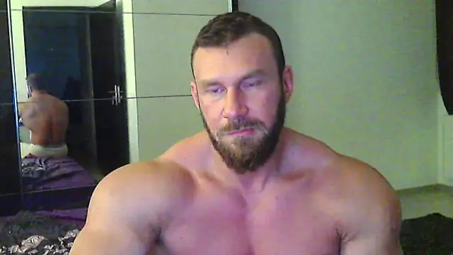 Snapshot of muscularkevin chatting on May 18, 3:50 am muscularkevin online show from May 18, 3:50 am