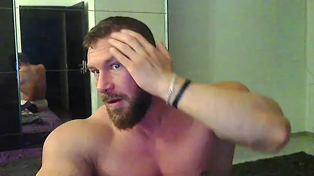 Snapshot of muscularkevin chatting on May 6, 3:21 am muscularkevin online show from May 6, 3:21 am