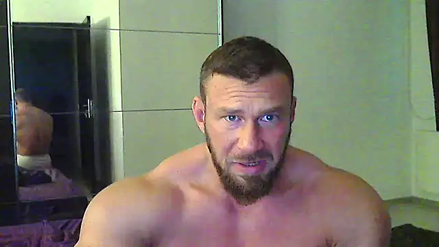 Snapshot of muscularkevin chatting on May 11, 3:30 am muscularkevin online show from May 11, 3:30 am