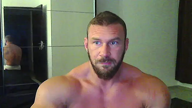 Snapshot of muscularkevin chatting on May 31, 3:34 am muscularkevin online show from May 31, 3:34 am