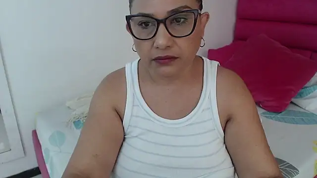 Snapshot of Katha_Marck chatting on May 14, 12:24 pm Katha Marck online show from May 14, 12:24 pm