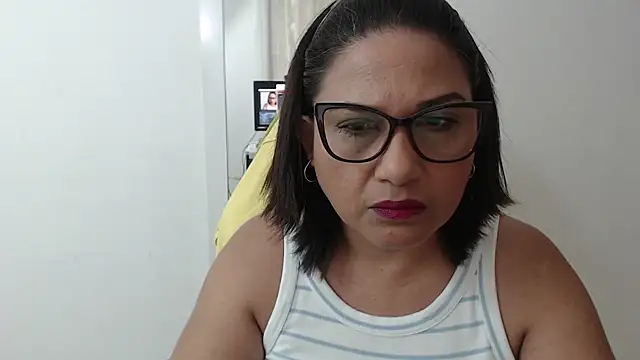 Snapshot of Katha_Marck chatting on January 6, 12:31 pm Katha Marck online show from January 6, 12:31 pm