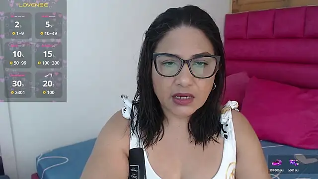 Snapshot of Katha_Marck chatting on May 7, 12:41 pm Katha Marck online show from May 7, 12:41 pm