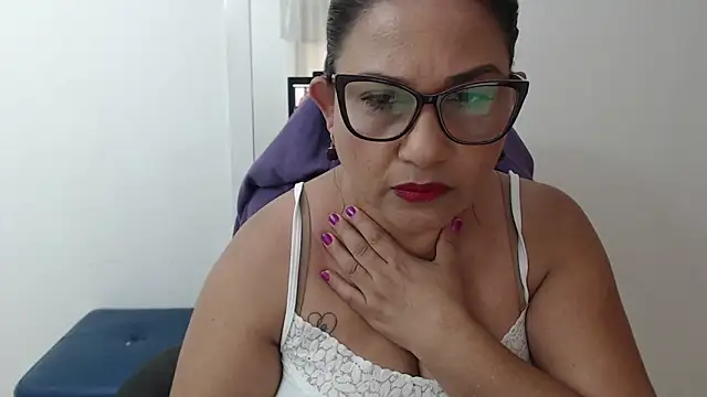 Snapshot of Katha_Marck chatting on February 5, 12:34 pm Katha Marck online show from February 5, 12:34 pm