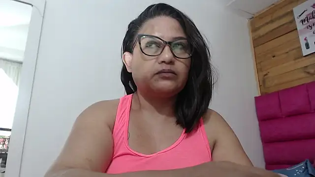 Snapshot of Katha_Marck chatting on May 3, 10:42 am Katha Marck online show from May 3, 10:42 am