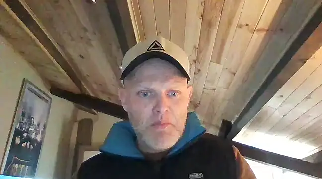 Snapshot of davigochi77bcn chatting on February 27, 8:53 pm davigochi77bcn online show from February 27, 8:53 pm