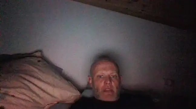 Snapshot of davigochi77bcn chatting on March 5, 2:36 am davigochi77bcn online show from March 5, 2:36 am