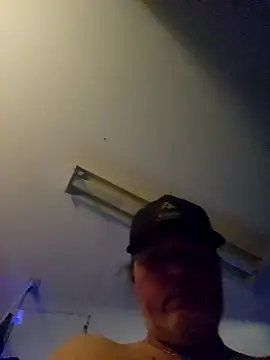 Hotredheadandtoungelasher online show from November 15, 6:06 am