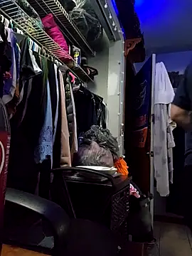 Hotredheadandtoungelasher online show from January 10, 10:43 am