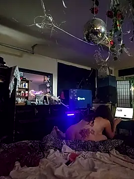 Hotredheadandtoungelasher online show from December 15, 6:03 pm