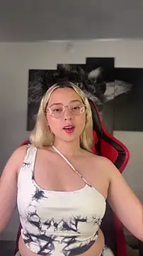 Snapshot of Irisweet_ chatting on December 18, 10:24 pm Irisweet online show from December 18, 10:24 pm