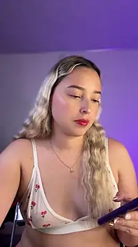 Snapshot of Irisweet_ chatting on January 9, 9:44 pm Irisweet online show from January 9, 9:44 pm