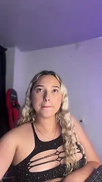 Snapshot of Irisweet_ chatting on January 7, 11:43 pm Irisweet online show from January 7, 11:43 pm