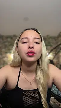 Snapshot of Irisweet_ chatting on March 8, 3:37 pm Irisweet online show from March 8, 3:37 pm