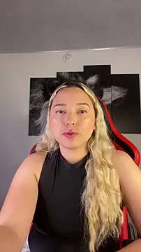 Snapshot of Irisweet_ chatting on December 14, 3:28 pm Irisweet online show from December 14, 3:28 pm