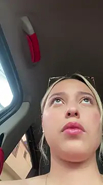 Snapshot of Irisweet_ chatting on December 17, 7:08 pm Irisweet online show from December 17, 7:08 pm