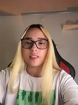 Irisweet  online show from March 17, 11:35 pm