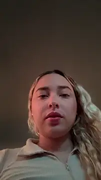 Snapshot of Irisweet_ chatting on February 3, 9:09 pm Irisweet online show from February 3, 9:09 pm