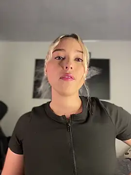 Irisweet  online show from December 2, 10:44 pm