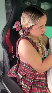 Snapshot of Irisweet_ chatting on February 8, 3:32 pm Irisweet online show from February 8, 3:32 pm