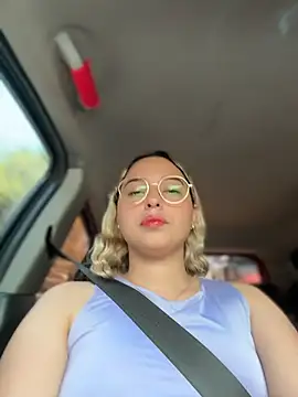 Snapshot of Irisweet_ chatting on March 1, 4:40 pm Irisweet online show from March 1, 4:40 pm