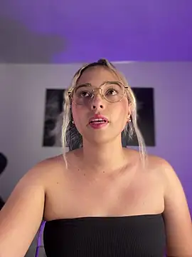 Irisweet  online show from December 3, 10:09 pm