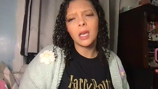 LuLuValenttine101 online show from March 17, 10:29 am