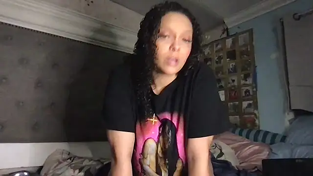 LuLuValenttine101 online show from April 1, 8:48 am