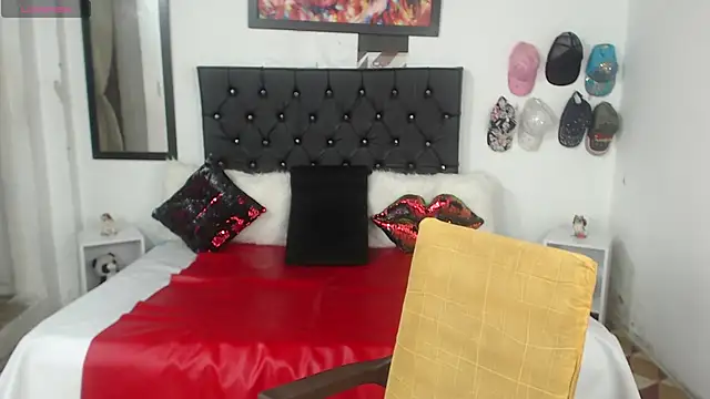 Snapshot of Sweetbigcatt chatting on March 16, 12:34 am Sweetbigcatt online show from March 16, 12:34 am