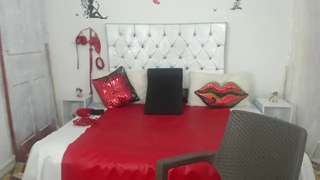 Sweetbigcatt online show from April 12, 4:49 am