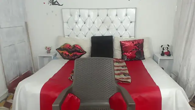 Sweetbigcatt online show from May 3, 4:17 am
