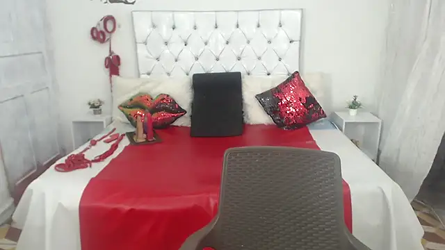 Snapshot of Sweetbigcatt chatting on February 13, 4:12 am Sweetbigcatt online show from February 13, 4:12 am