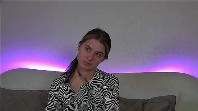 RachelSimpson online show from March 12, 6:32 pm