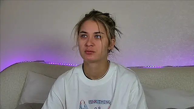 RachelSimpson online show from September 16, 7:04 pm