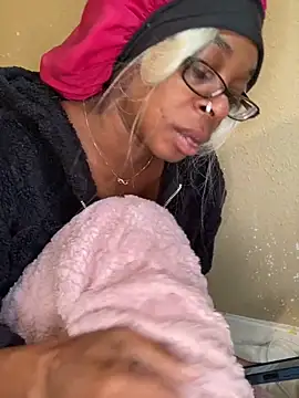 Snapshot of Jasmine_FullsShine chatting on April 20, 2:51 pm Jasmine FullsShine online show from April 20, 2:51 pm