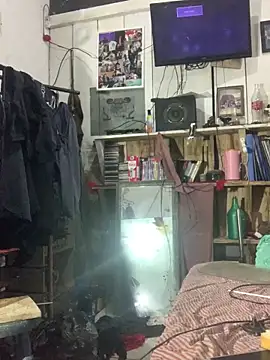 Snapshot of raphadoors19 chatting on December 21, 12:02 am raphadoors19 online show from December 21, 12:02 am