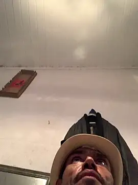 Snapshot of raphadoors19 chatting on February 22, 8:17 am raphadoors19 online show from February 22, 8:17 am