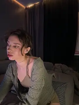 Snapshot of Bastet chatting on November 17, 6:01 pm Bastet online show from November 17, 6:01 pm