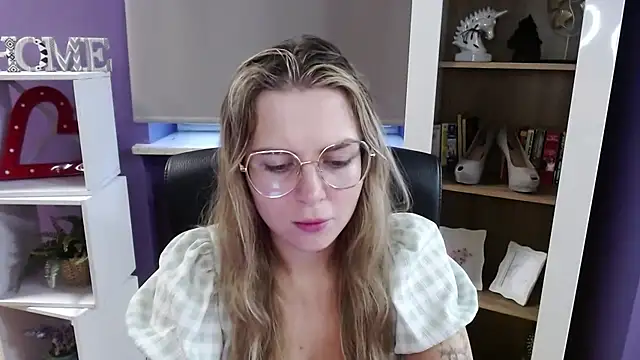 Zoey Erotic online show from November 10, 7:13 am