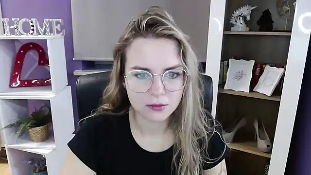 Zoey Erotic online show from October 27, 5:30 am