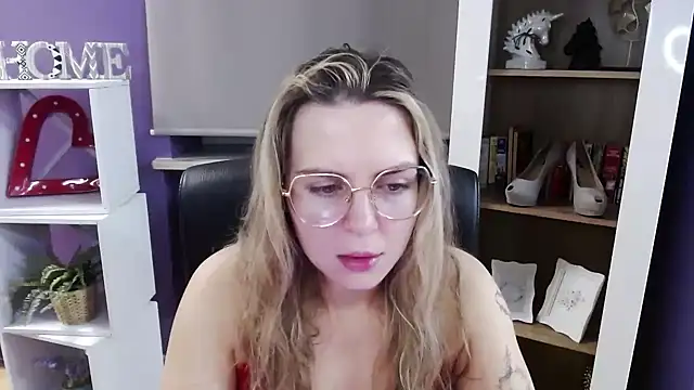 Zoey Erotic online show from November 26, 5:29 am