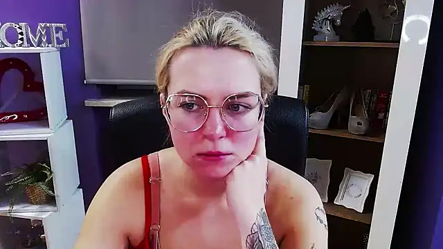 Zoey Erotic online show from February 18, 5:27 am