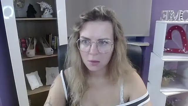 Zoey Erotic online show from September 11, 4:23 am