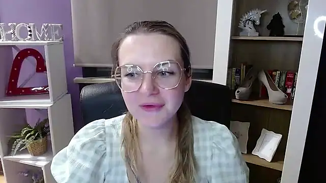 Zoey Erotic online show from November 28, 5:29 am