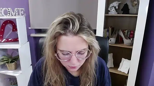 Zoey Erotic online show from November 19, 5:29 am