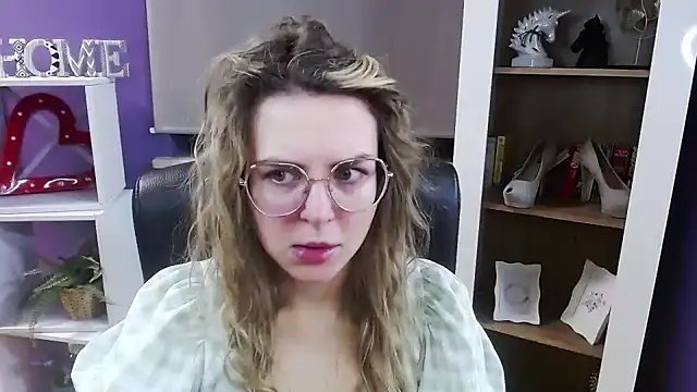 Zoey Erotic online show from January 6, 5:33 am