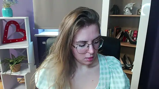 Zoey Erotic online show from February 19, 8:55 am