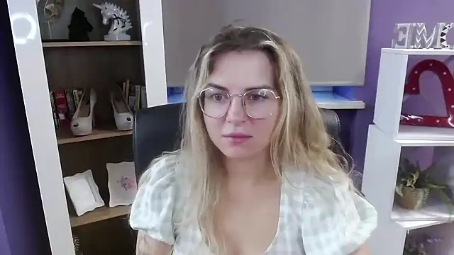Zoey Erotic online show from September 9, 4:33 am
