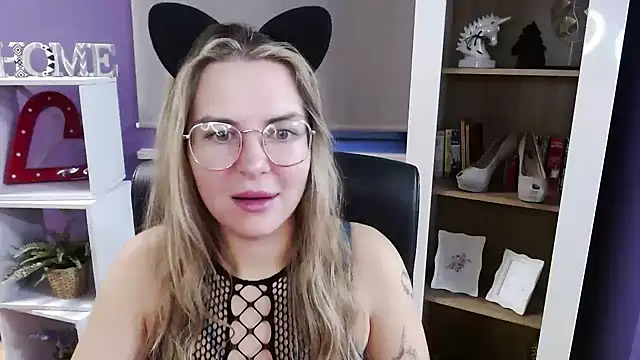 Zoey Erotic online show from October 31, 5:48 am